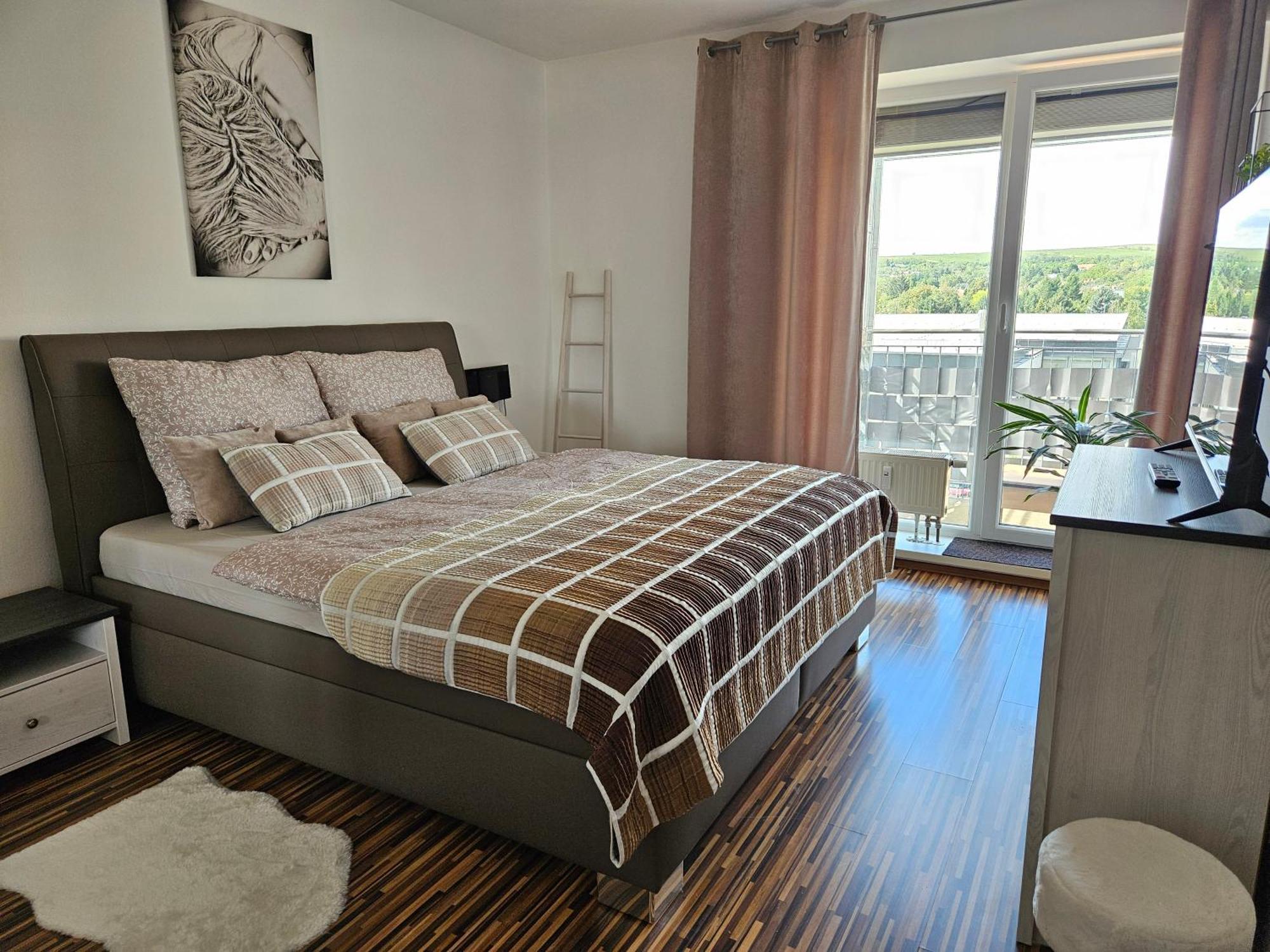 Holiday Home Apartment Znojmo Ngoại thất bức ảnh